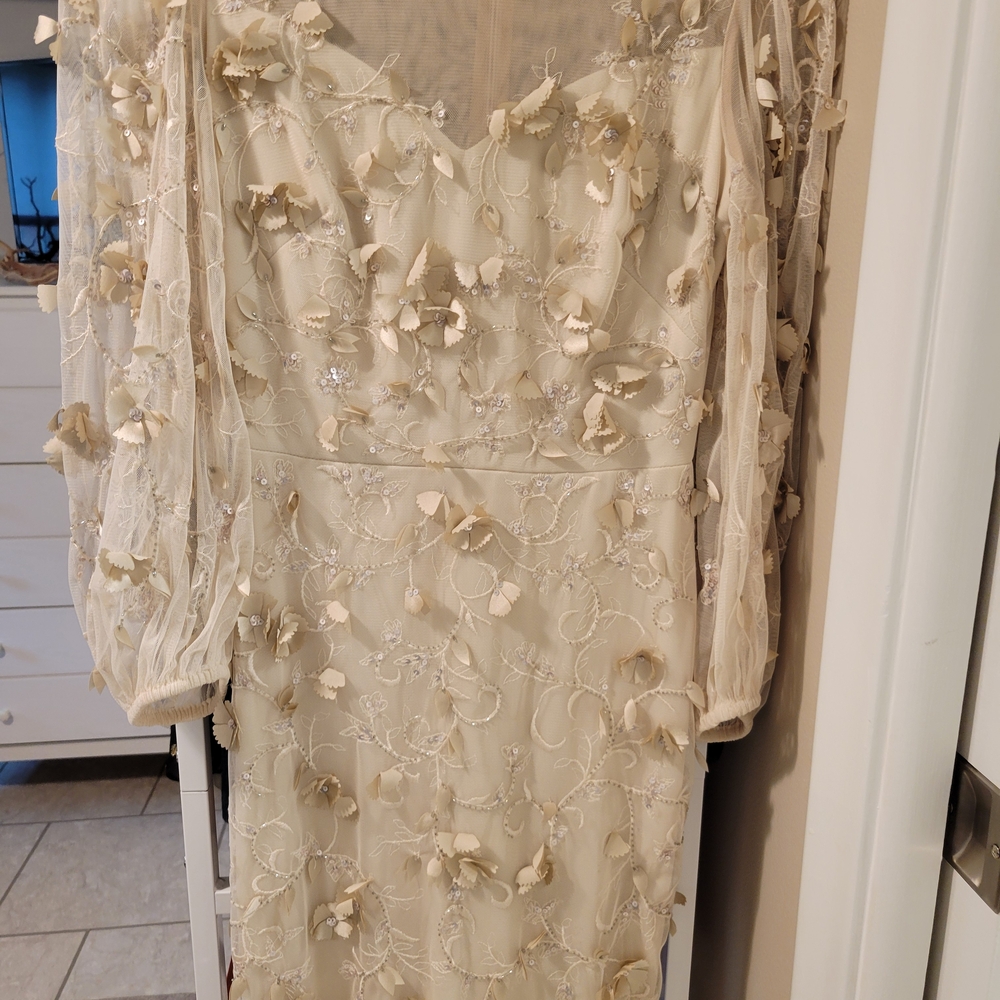 Theia Cream Long Sleeve V-Neck Sheath Dress